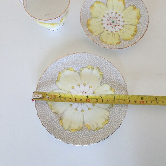 Vintage Tuscan Teacup trio set, Yellow Flower (Lot 1) SMALL CRACK & MARK - Picture 13 of 15